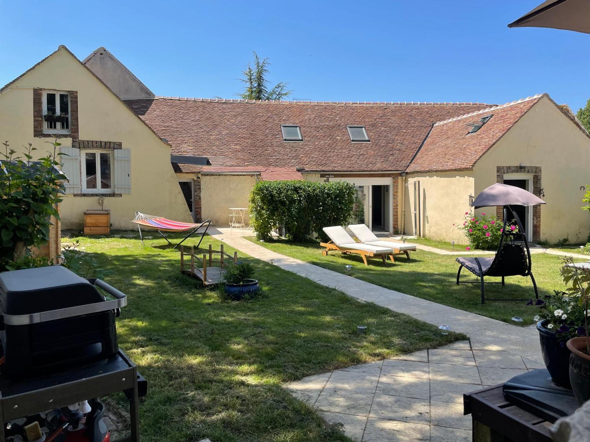 Villa Fontaine Avec Piscine Interieur Chauffee-Maison De Campagne Familiale -Ideal Vacances Ou Sejour Professionnel -3 Chambres-Bureau Separe -Lit Bebe - Parking Facile & Gratuit 部屋 写真